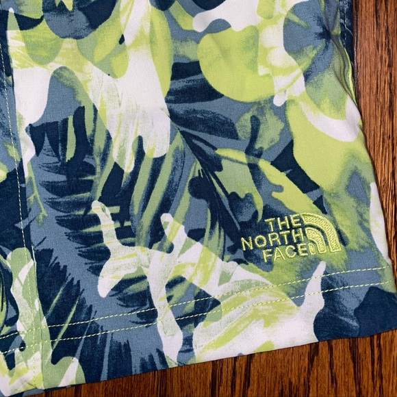 The North Face Men's XL Green Tropical Print Class V Pull-On Shorts Relaxed NWT - Picture 4 of 16